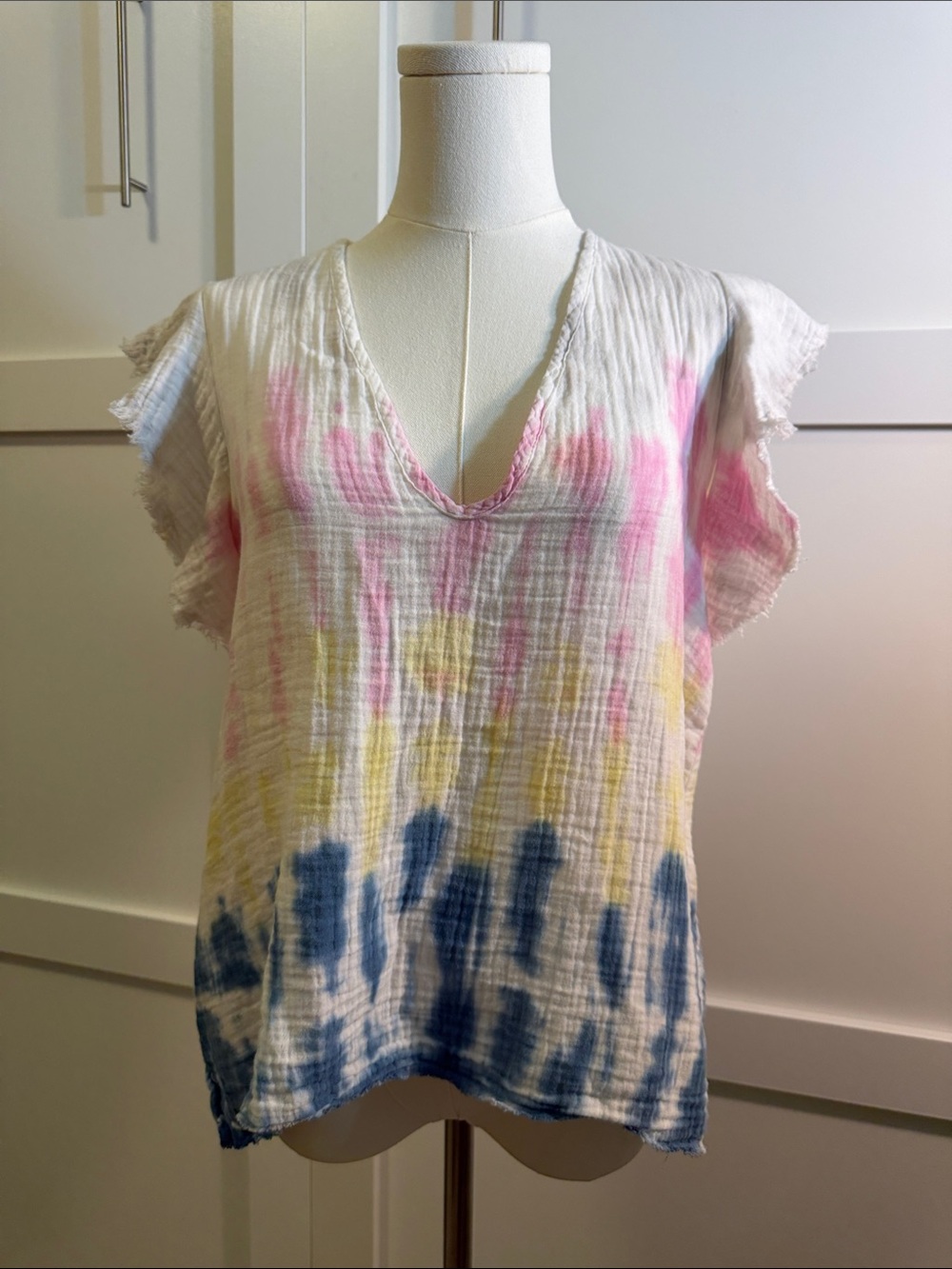 Casual Tie-Dye Gauze V-Neck in White with Pink, Yellow & Blue